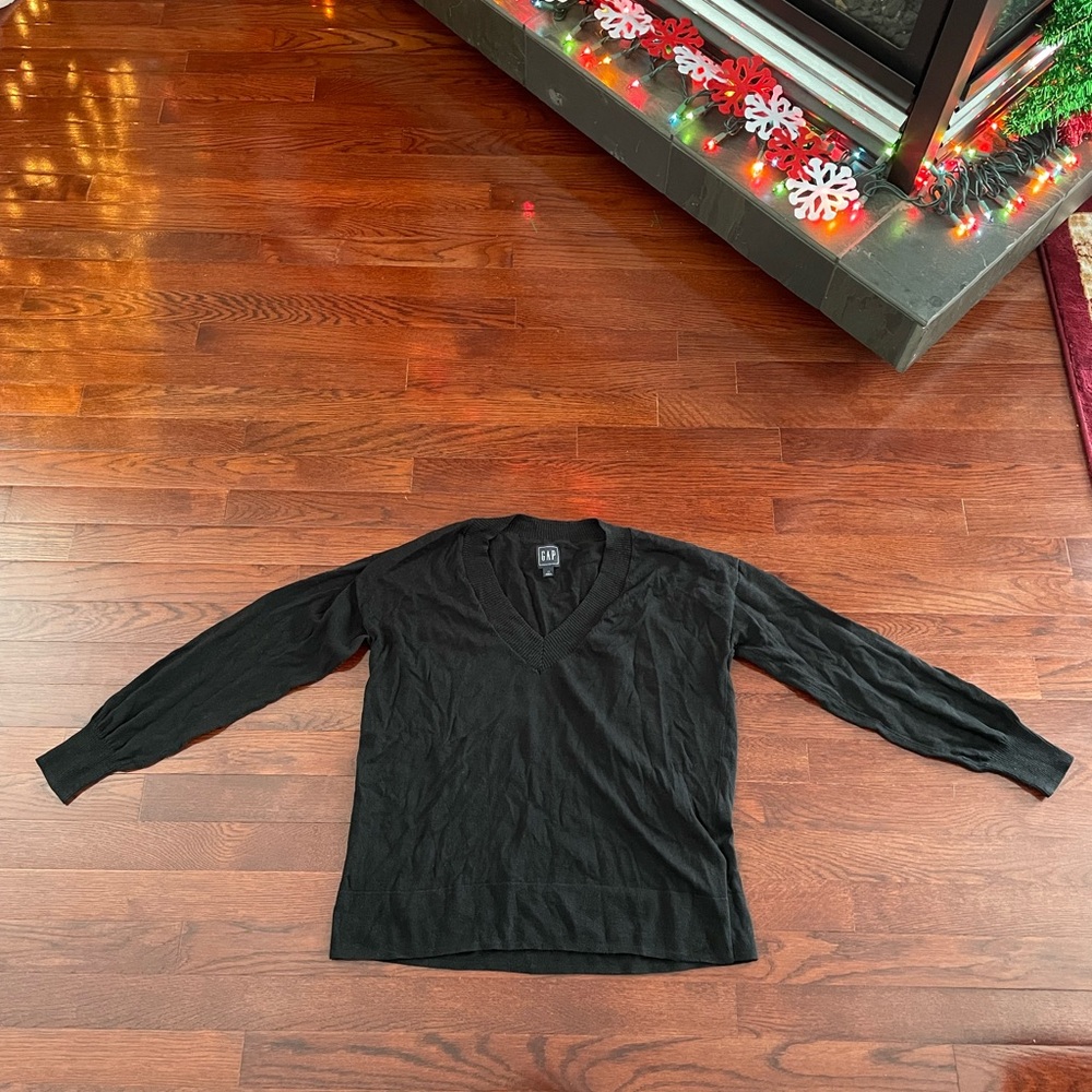 Lightweight Gap Black V Neck Long Sleeve Sweater (size S)